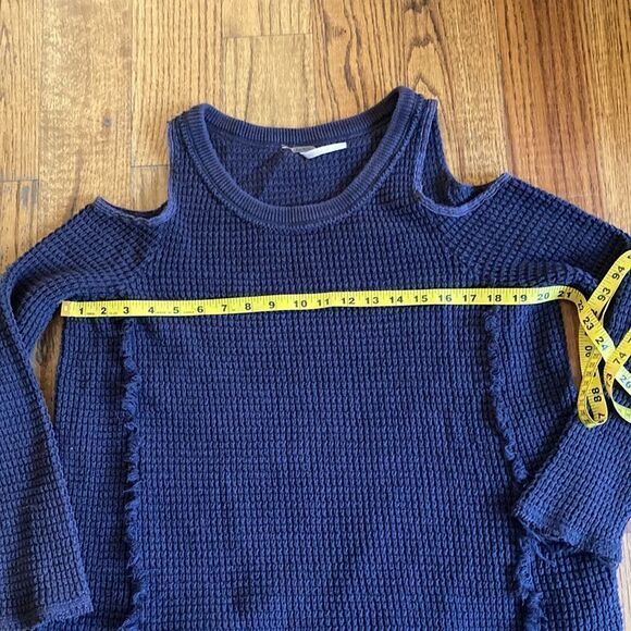 Free People Cold Shoulder Waffle Knit Boho Fringe Long Sleeve Top Size Small - Picture 12 of 13